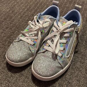 Sketchers shoes. Girls size 5